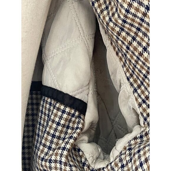 Aquascutum vintage women’s jacket. Black quilted 44 ch 31 long - Picture 6 of 11